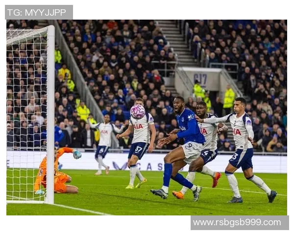 英超惊天冷门阿森纳狂胜尤文图斯6比2乌龙球引发全场狂欢 英超惊天冷门阿森纳狂胜尤文图斯6比2乌龙球引发全场狂欢