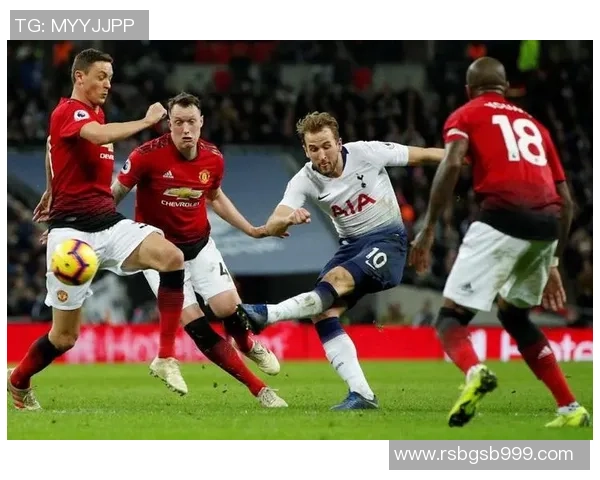 足总杯大战曼联狂胜热刺五球大捷全场沸腾瞬间回顾 足总杯大战曼联狂胜热刺五球大捷全场沸腾瞬间回顾