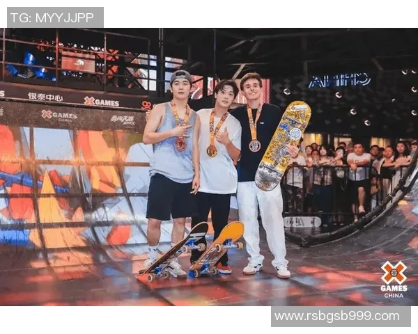 重庆滑板队在世界滑板锦标赛中以90分领先积分榜，展现强劲实力