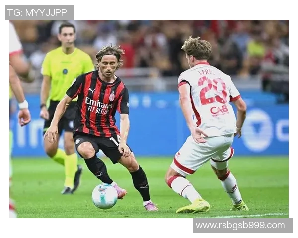 世界杯激战：AC米兰与波尔图战成平局全场沸腾数据分析揭示精彩瞬间