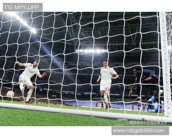 巴萨友谊赛大胜皇马乌龙球成比赛转折点引发热议 巴萨友谊赛大胜皇马乌龙球成比赛转折点引发热议