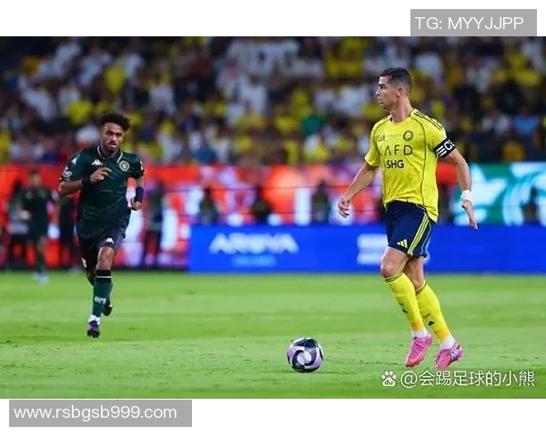 友谊赛激战:里昂小胜曼城红牌争议引发全场热议 友谊赛激战:里昂小胜曼城红牌争议引发全场热议