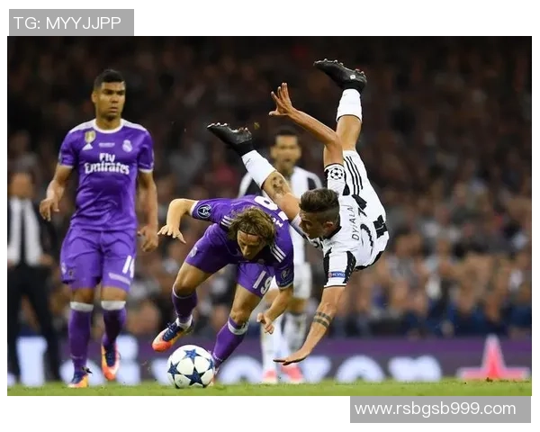 德甲精彩对决皇马与尤文图斯战成平局逆转瞬间点燃全场激情 德甲精彩对决皇马与尤文图斯战成平局逆转瞬间点燃全场激情