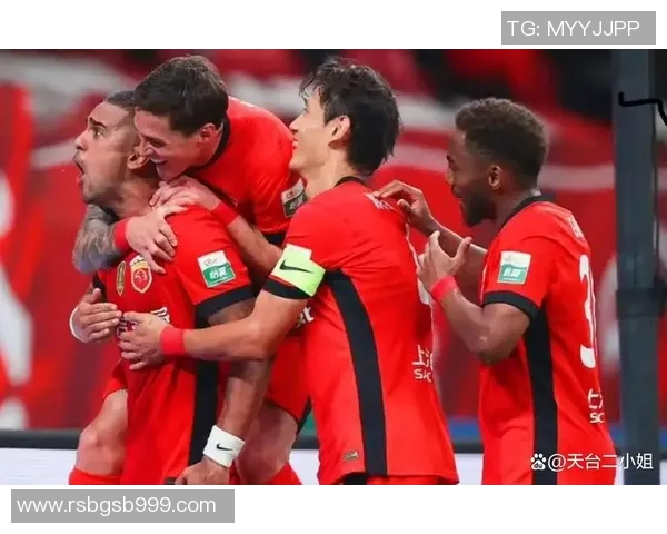 英超激战：里昂与本菲卡握手言和争议判罚引发全场热议